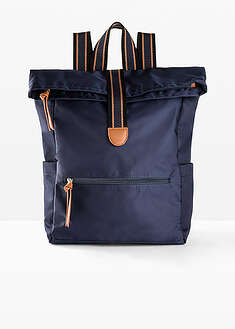 mochila-con-detalles-en-contraste