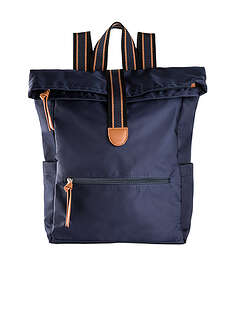 mochila-con-detalles-en-contraste