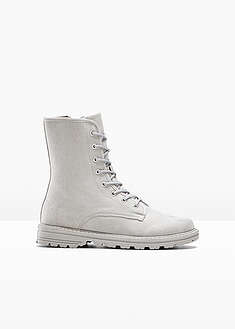 Botas con cordones y suela perfilada
