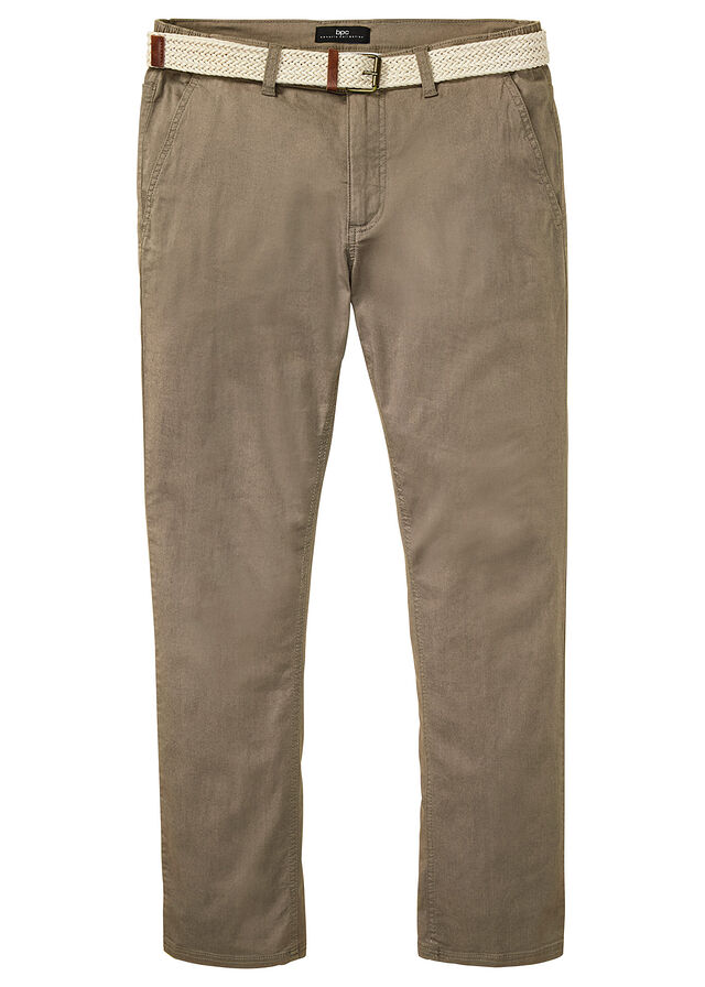 Pantalón tipo chino con corte regular, cinturilla elástica, cinturón y forma recta
