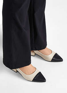 Zapatos de tacón con talón al descubierto
