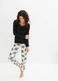 Pijama con encaje discreto