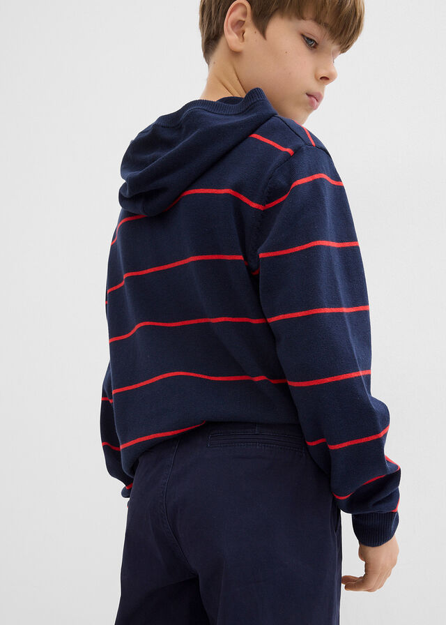 Pantalón elástico tipo chino con cintura ajustable y corte