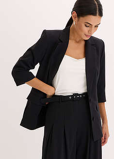 Americana con hombros marcados en tendencia