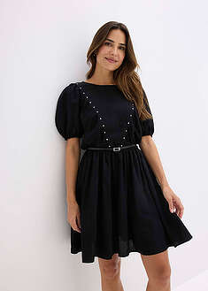 Vestido con cinturón y tachuelas