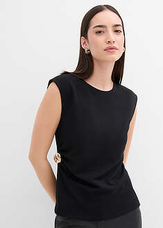 Top de crepé con hebilla decorativa