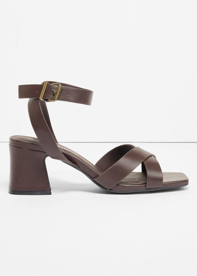 Sandalias con tacón grueso
