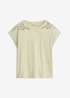 camiseta-con-detalle-de-ganchillo